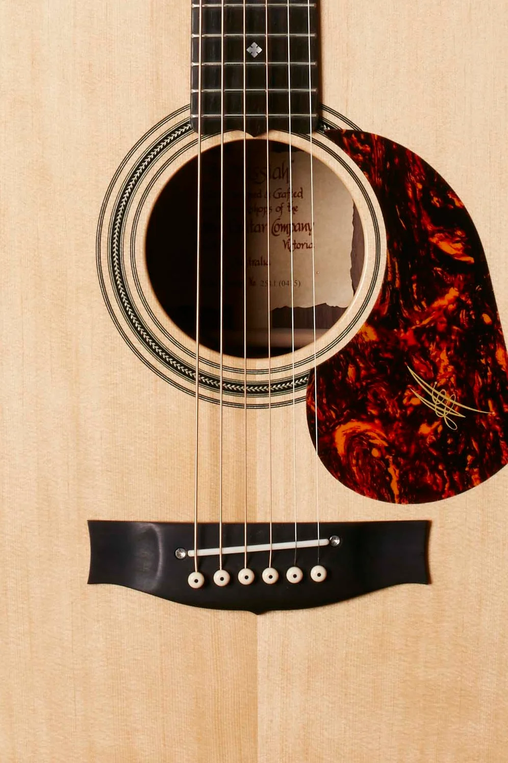 Электроакустическая гитара Maton EM100 — корпус и детали - фото 1