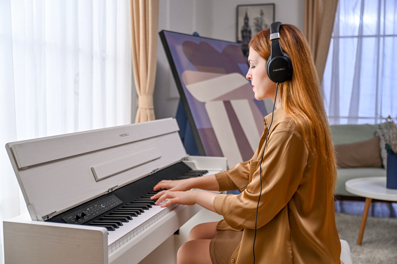 Цифровое пианино Medeli CP203 WH