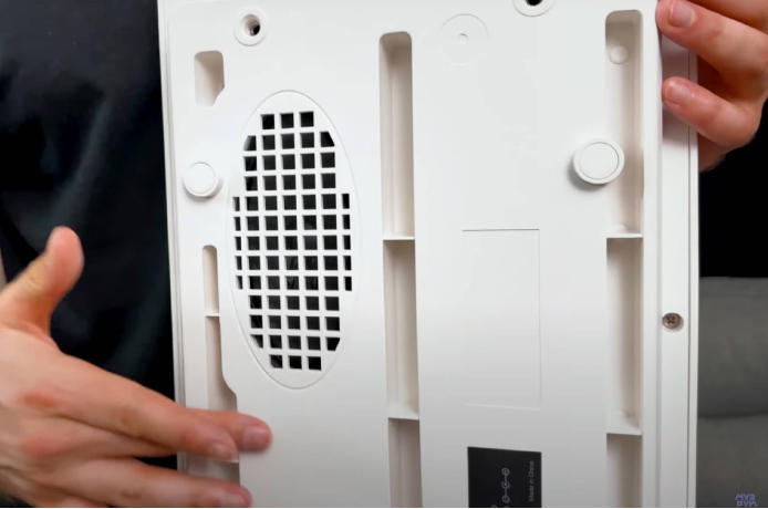 В NUX NPK-10 два динамика по 10 ватт, овальной формы, расположены они внутри корпуса.