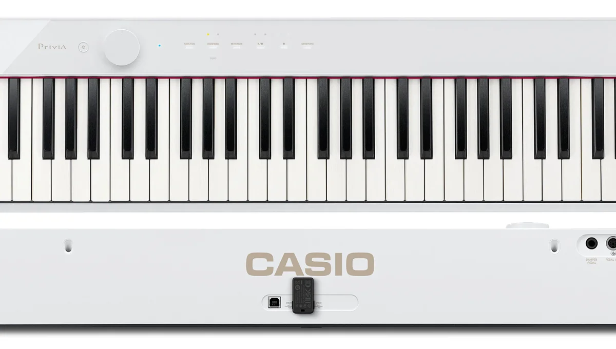 Крепления пульта для нот спрятаны на задней панели пианино