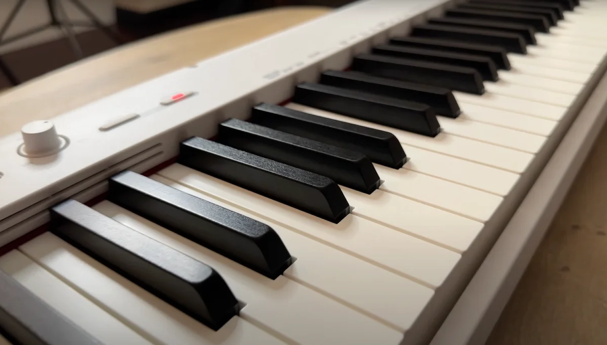 В клавиатуре 3 уровня чувствительности к силе касания