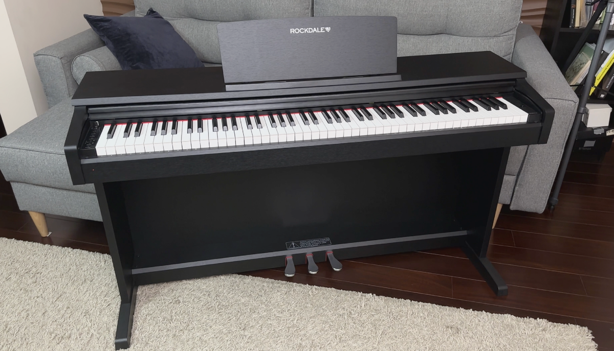 Rockdale Arietta в черном цвете