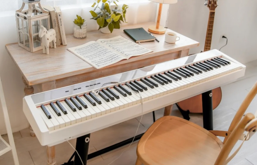 Nux NPK 10 поддерживает мировой тренд на красивые компактные пианино